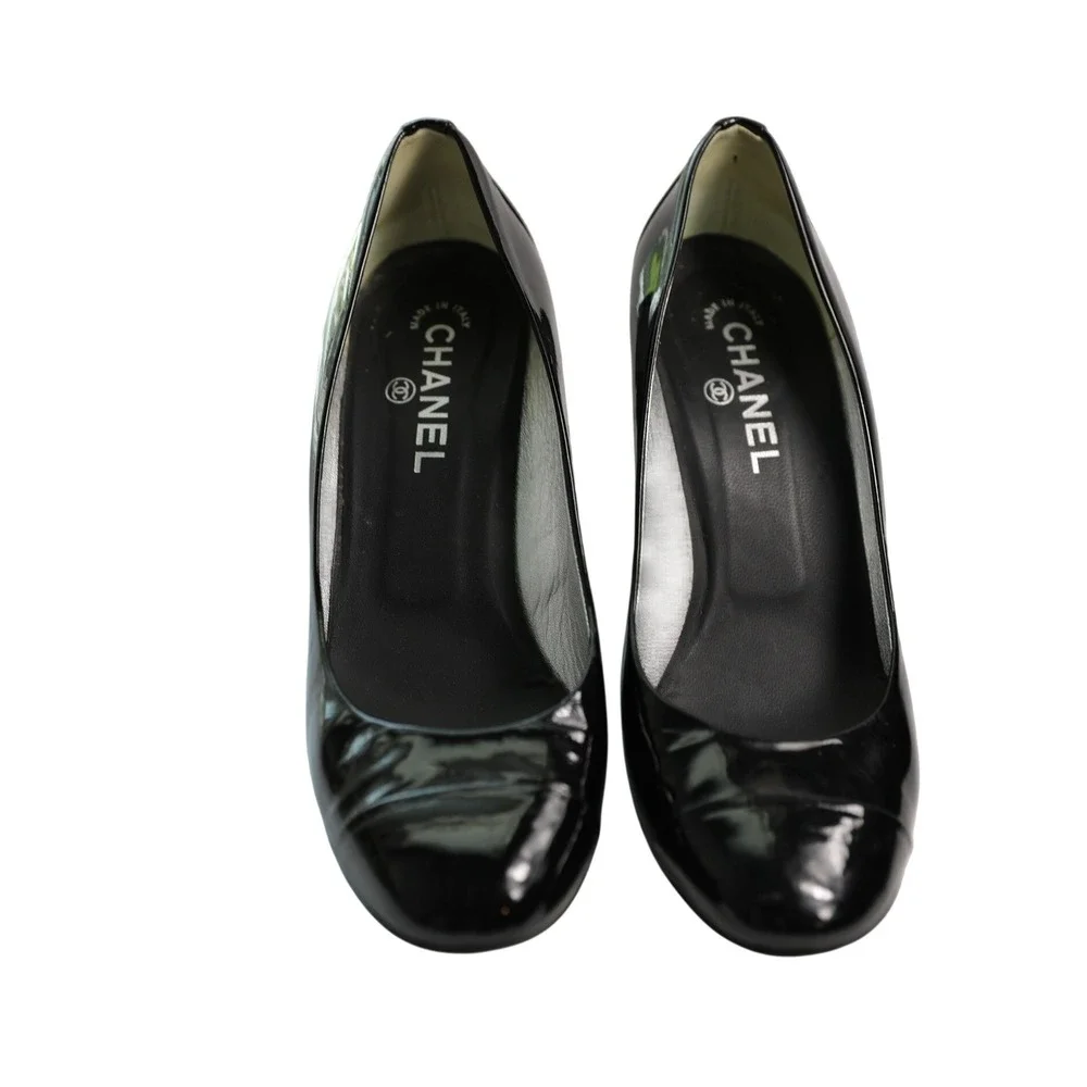 Chanel Black Patent Leather CC Logo Silver Heel Pumps Size 41 Made in‎ Italy